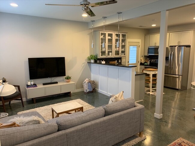 Photo - 1318C Stainback Ave