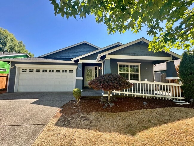 Building Photo - Three Bedroom Two Bath Home