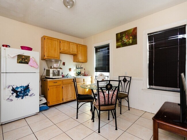 Photo - 79 Topliff St Unit 2