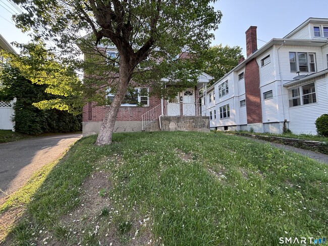 Building Photo - 95-97-97 Grandview Terrace