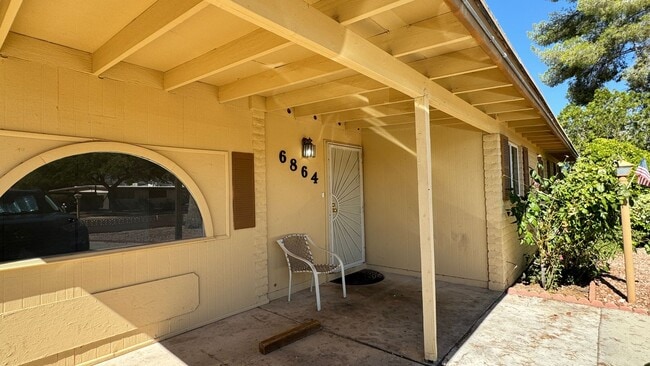 Building Photo - Eastside (Kolb and Stella) 5 bedroom house...