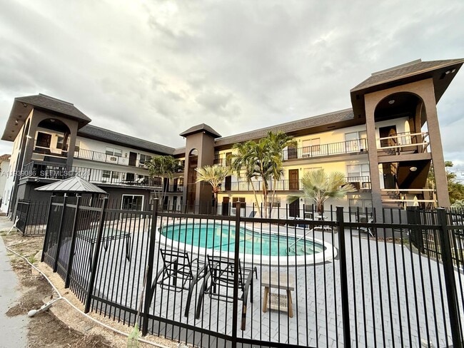 Photo - 1100 NE 9th Ave Unit 306