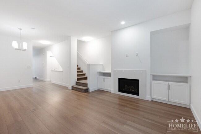 Photo - Spacious 3 Bed Townhome in Highland Park with Resort Style Amenities and Private Yard Unité 205