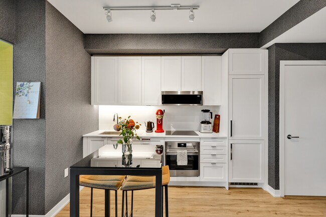 Photo - 250 Lawrence Ave W