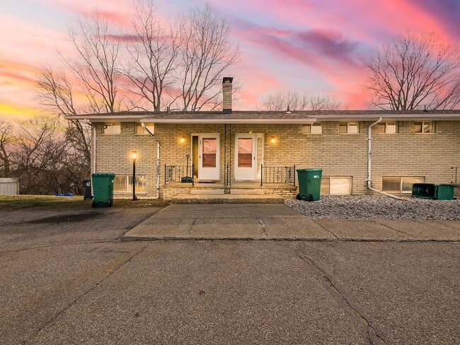 Building Photo - Freshly Remodeled 1BR Retreat in Desirable White Lake – Move-In Ready!