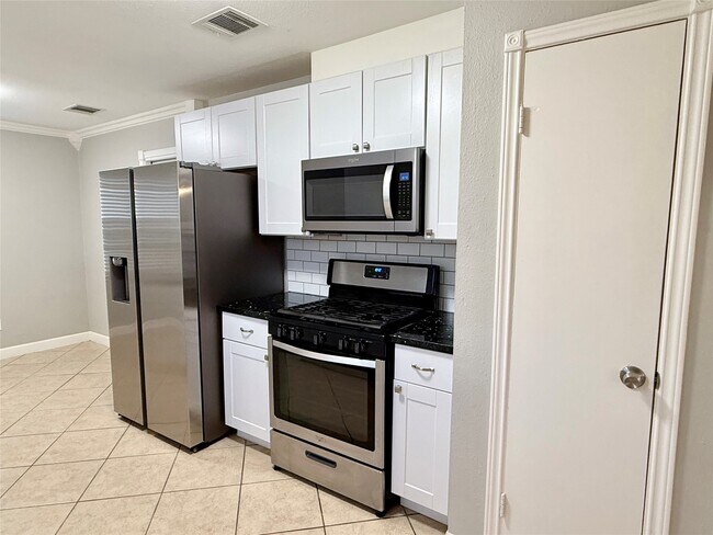 Photo - 29619 Atherstone St
