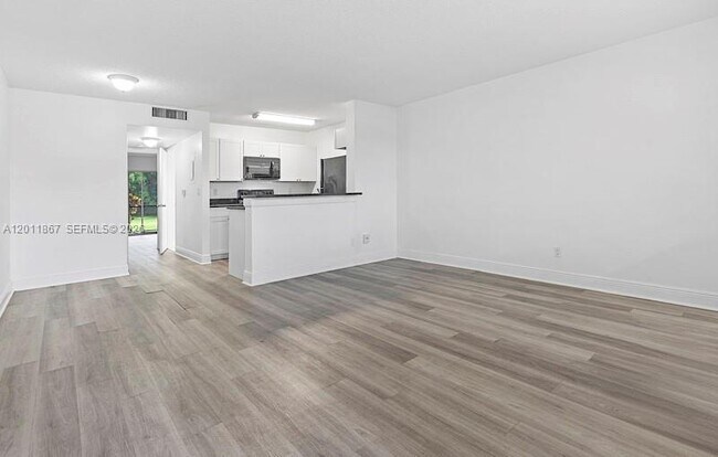 Photo - 1408 Meadows Cir W Unit 1408
