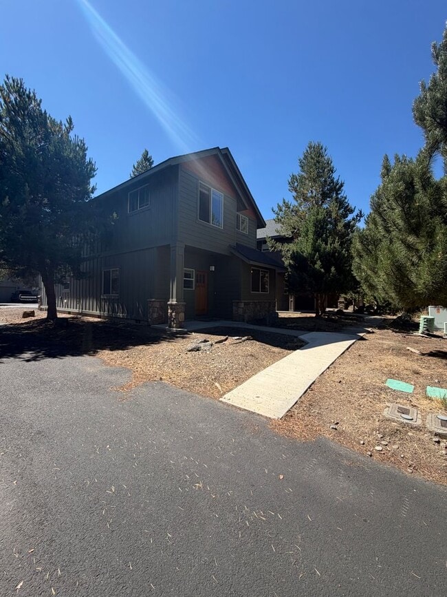 16590 Daisy Pl