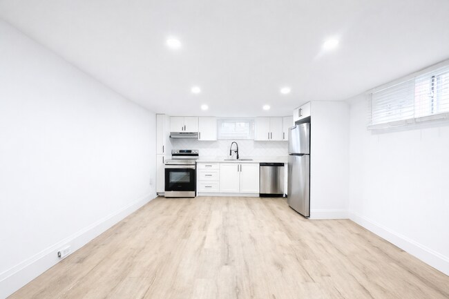 Photo - 23 Augusta Ave Unité 2