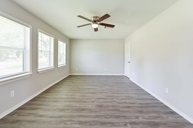 Photo - 7402 Wiley Rd