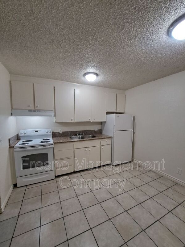 Photo - 1349 E San Bruno Ave Unidad #B Rental