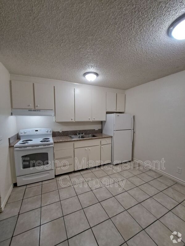 Building Photo - 1349 E San Bruno Ave Unit #B Rental