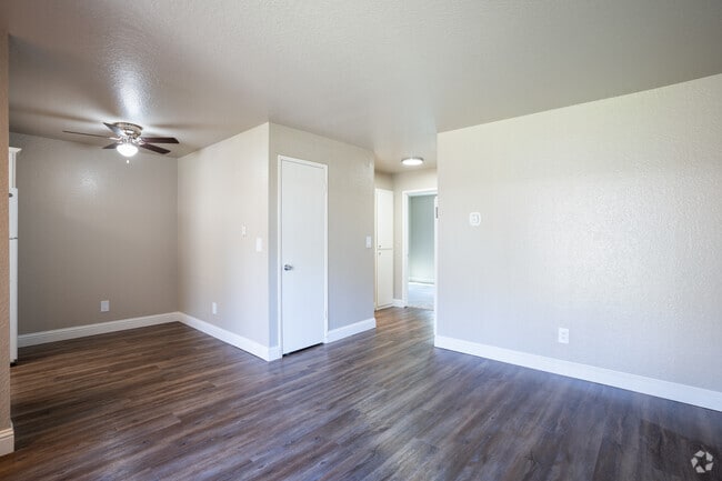 1BR, 1BA - 649SF with White Cabinets - Living Room