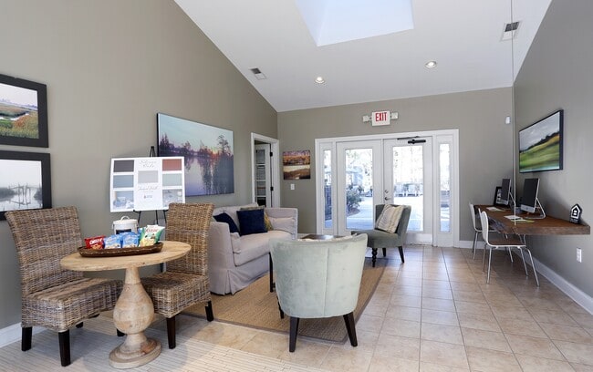 Photo - Silvana Oaks