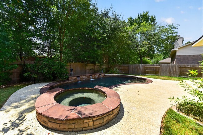 Photo - 102 N Queenscliff Cir