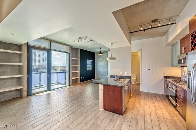 Building Photo - 353 E Bonneville Ave Unit 737 Rental