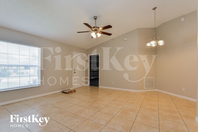 Photo - 569 N Apache Cir