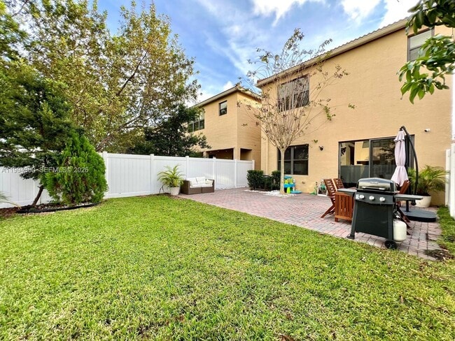 Photo - 649 NE 191st St