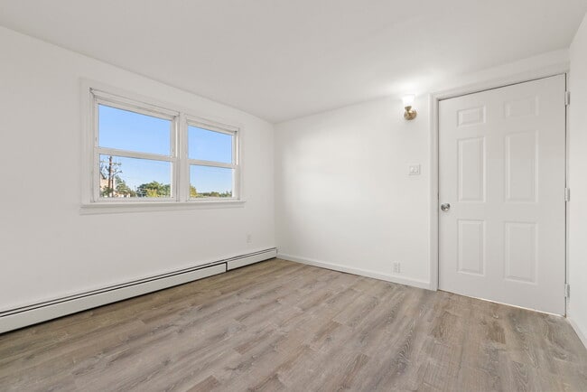 Photo - 189 William St