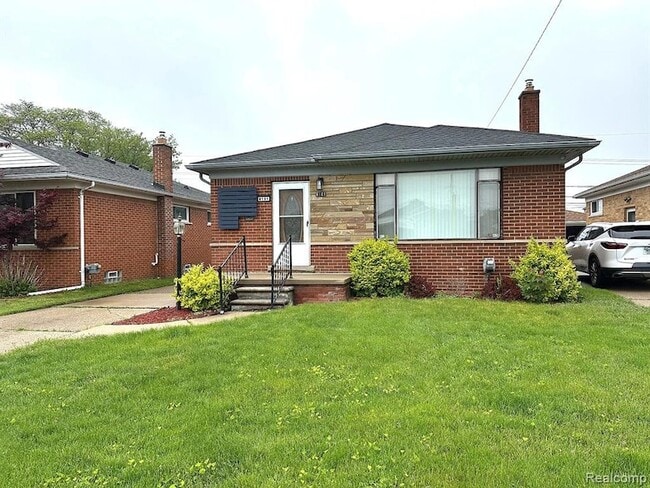 Photo - 8101 Marian St House