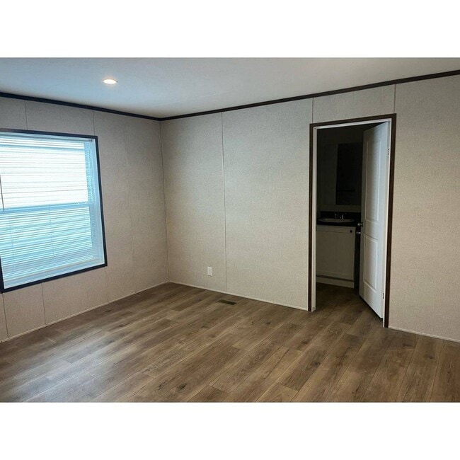 Photo - 103 Hollyhock Ln