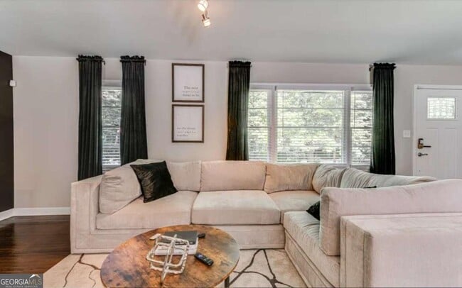 Photo - 3305 Flowers Dr