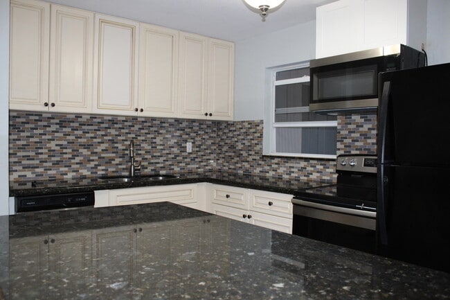 Photo - 921 Pine Terrace