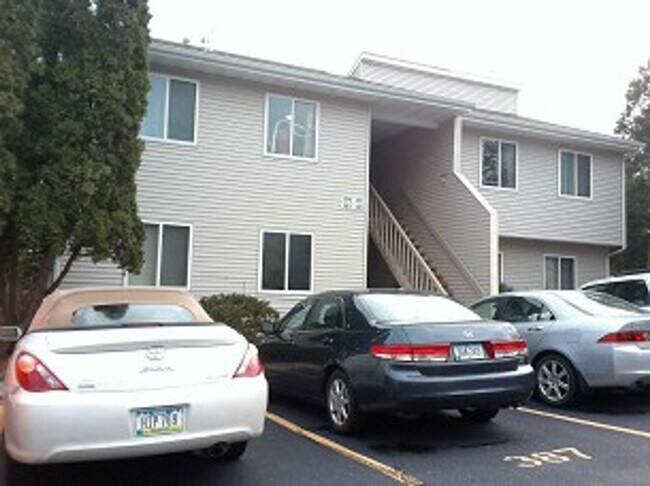 Building Photo - 2 Bedroom Condo on the West Side of Iowa City