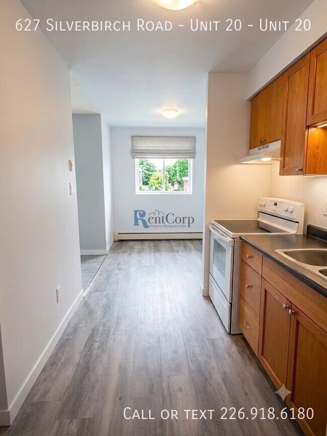 Photo - 627 Silverbirch Rd