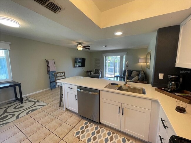 Photo - 1774 Mova St