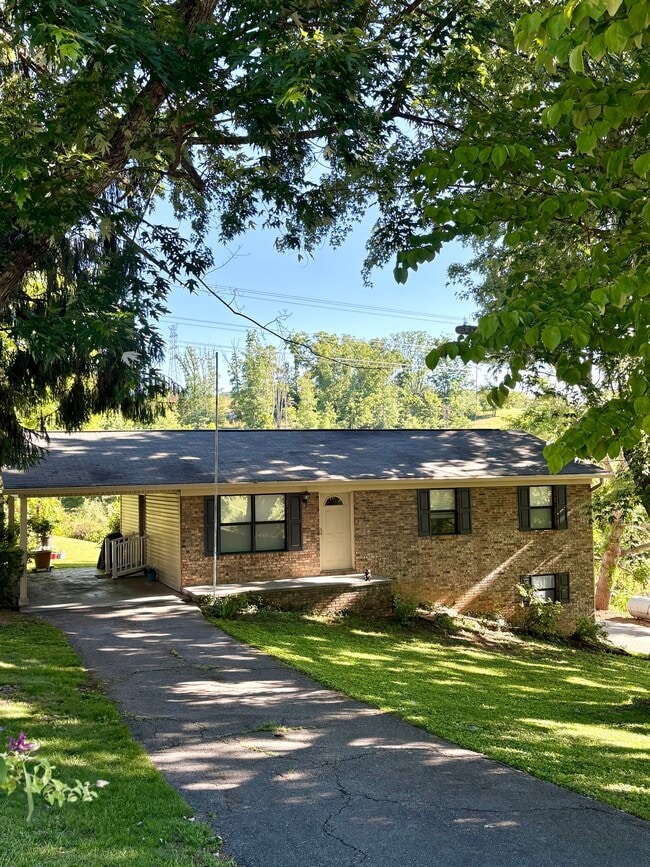 Building Photo - 412 Meadowview Ln