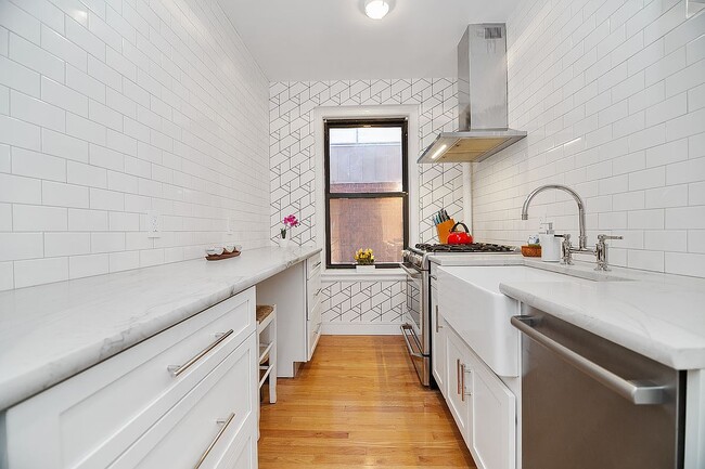 35 W 92nd St