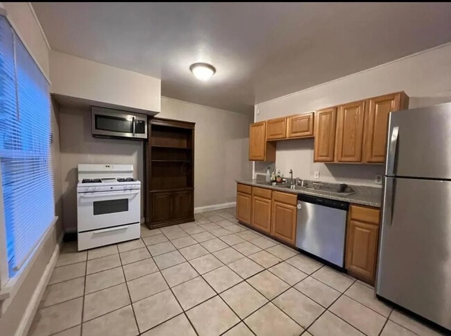 Photo - 2322 Summit St Unit 2322 Summit Street