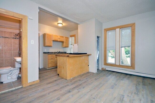 602 N Mendota St Unit 3