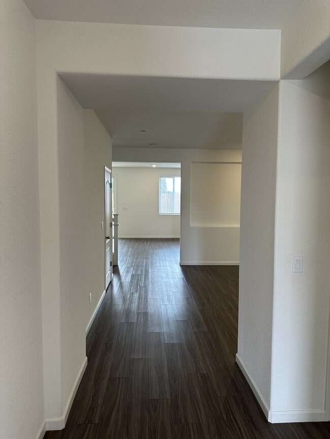 Photo - Manteca 5 Bedroom, 3 Bath Executive Style ...