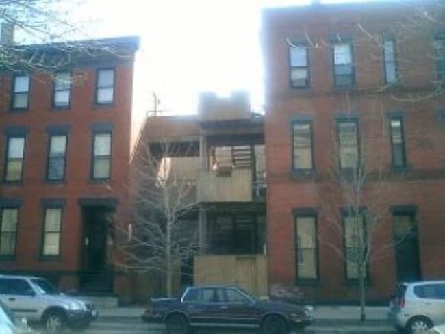 outside view of decks - 2059 N Clifton Ave Unit #1