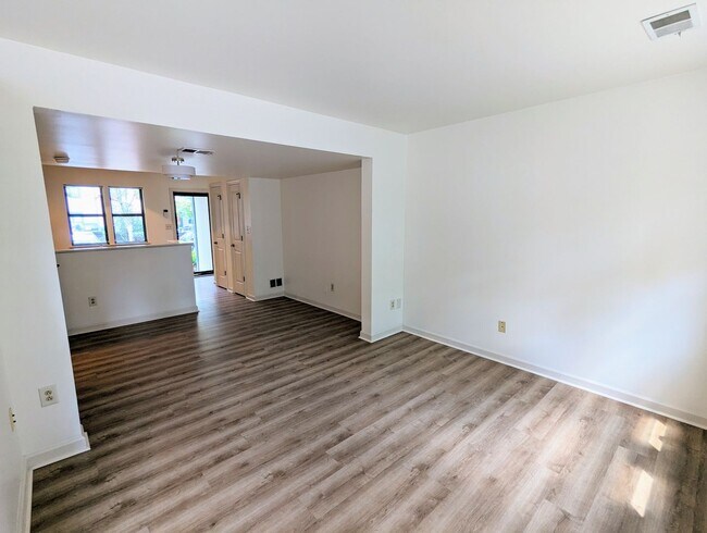 1715 Fox Wy