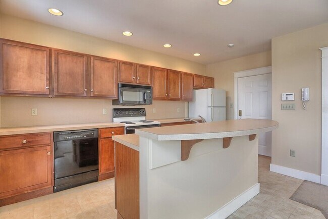 Photo - 353 W King St