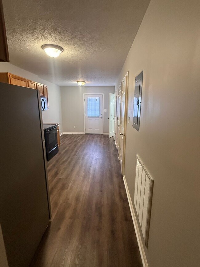 Photo - HALF OFF ONE MONTH AT UPPER STONE! Unidad 362G