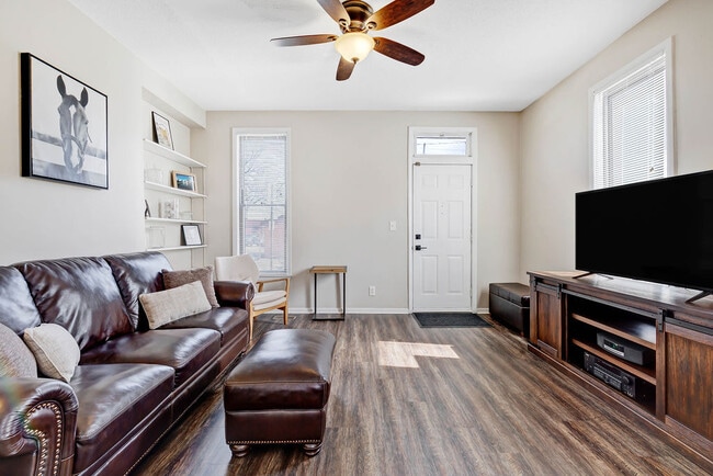 Photo - 729 Hamlet St