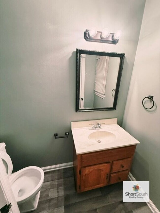 Photo - Updated 3 bed 1.5 bath Single Family Home in