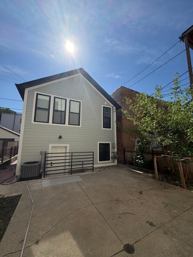 Building Photo - 3351 S Union Ave Unit CH