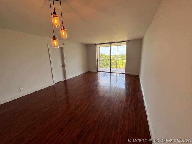 4570 NW 18th Ave Unit 605