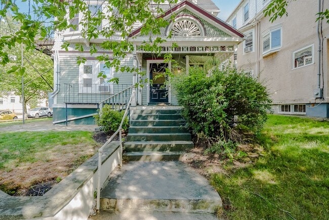 Building Photo - 97 College Ave Unit 1
