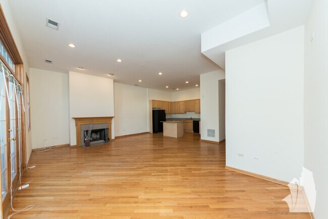 Photo - 2535 N Southport Ave Unit 4S