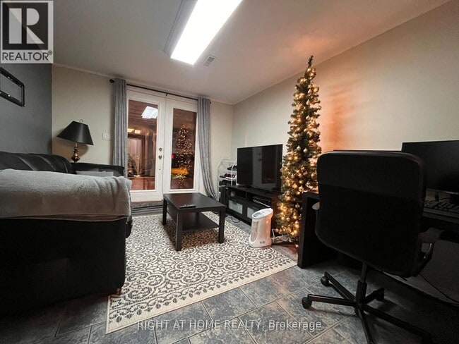 Photo - 70 Fairmeadow Pl