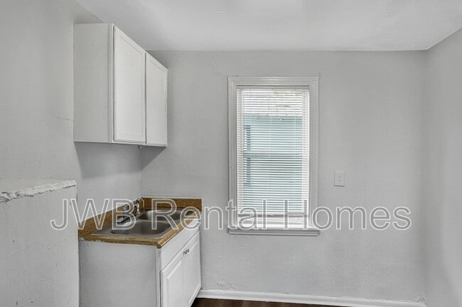 Photo - 1549 Francis St