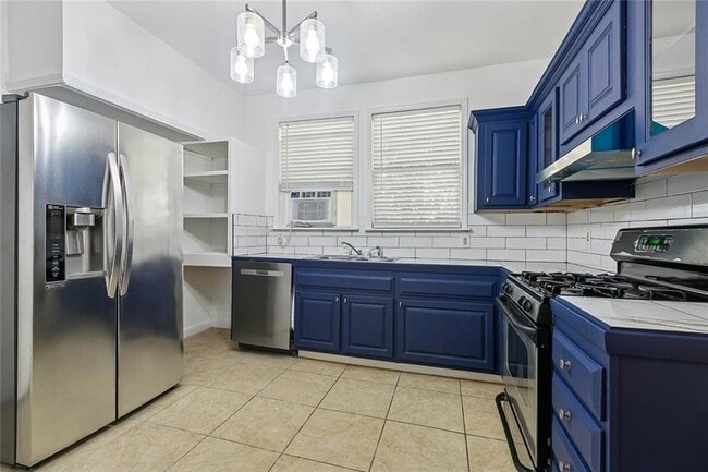 Photo - 2646 Jonquil St