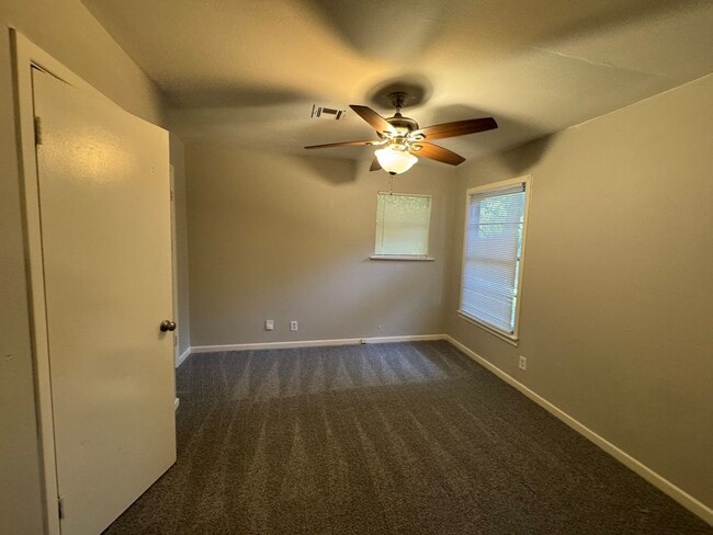 Building Photo - South Waco 3 Bedroom