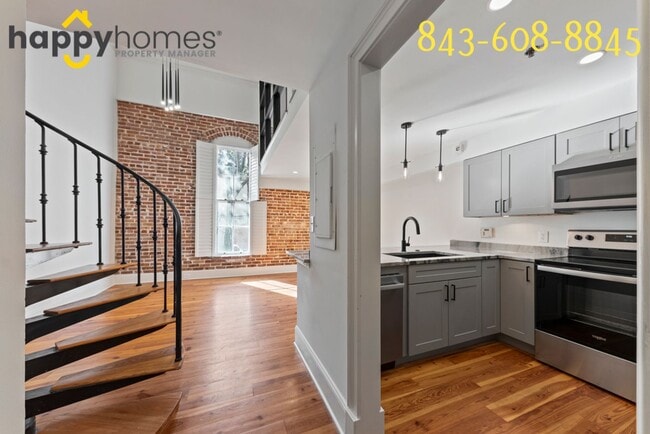 Building Photo - Charming 2/1 loft-style condo in the heart of Historic Downtown Charleston!